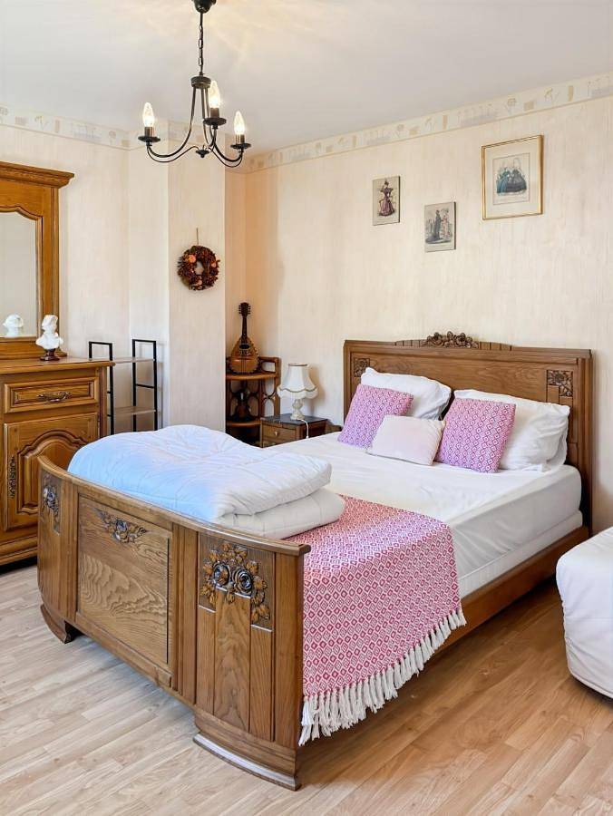 Location de vacances pour 7 personnes, avec vue et jardin à Vézac (Cantal) - 3