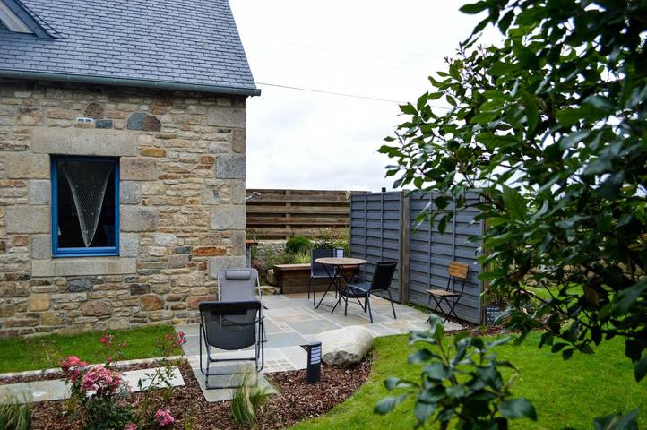 Gîte pour 2 personnes, avec jardin à Plougrescant - 3