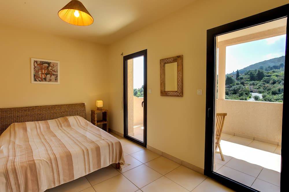 Villa 2 in Sagone 4 bedrooms 140 m2, all comfort 5 minutes from the sea in Sagone, Vico