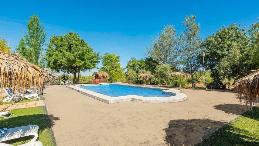Chalet para 20 personas, con piscina y balcón/terraza en Antequera