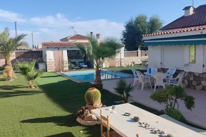 Chalet para 5 personas, con piscina además de jardín y vistas, Se admiten mascotas - 1