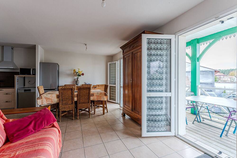 Entire apartment, Charming apartment with pool, near center and lake, sleeps 4 in Sanguinet, Côte d’Argent