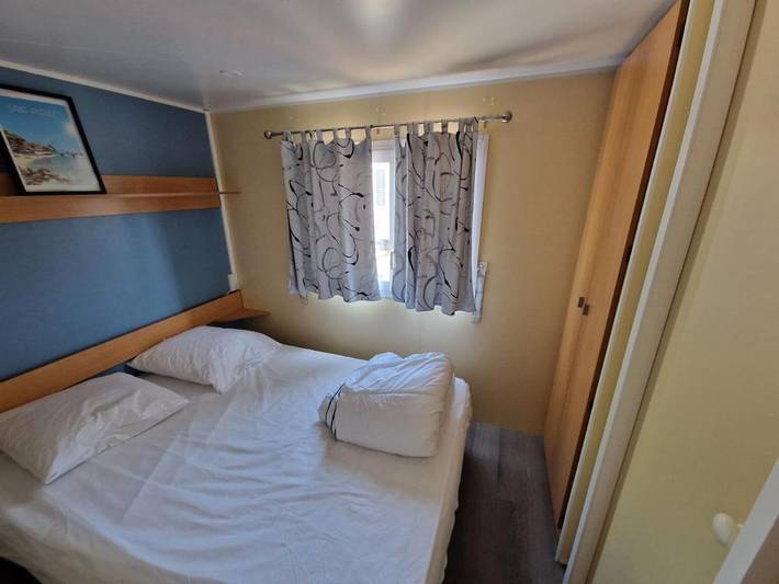 Camping pour 4 personnes, avec terrasse et piscine, animaux acceptés