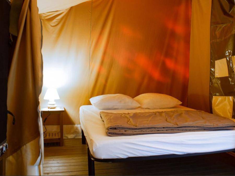 Flower Camping De la Plage - Tent 5 persons - Eden Standard 30m² 2 bedrooms - no bathroom + View of the Lot + covered terrace 11.5m². in Saint-Cirq-Lapopie, Causses du Quercy Regional Nature Park