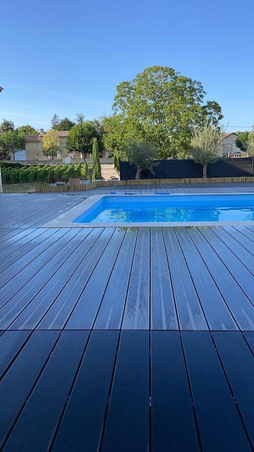 Location de vacances pour 3 personnes, avec vue ainsi que jardin et piscine à Saint-Philippe-d'Aiguille - 3