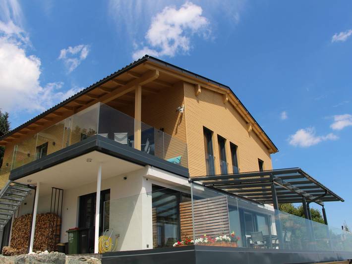 Freistehendes Ferienhaus mit Blick auf den See in Gerlitzen