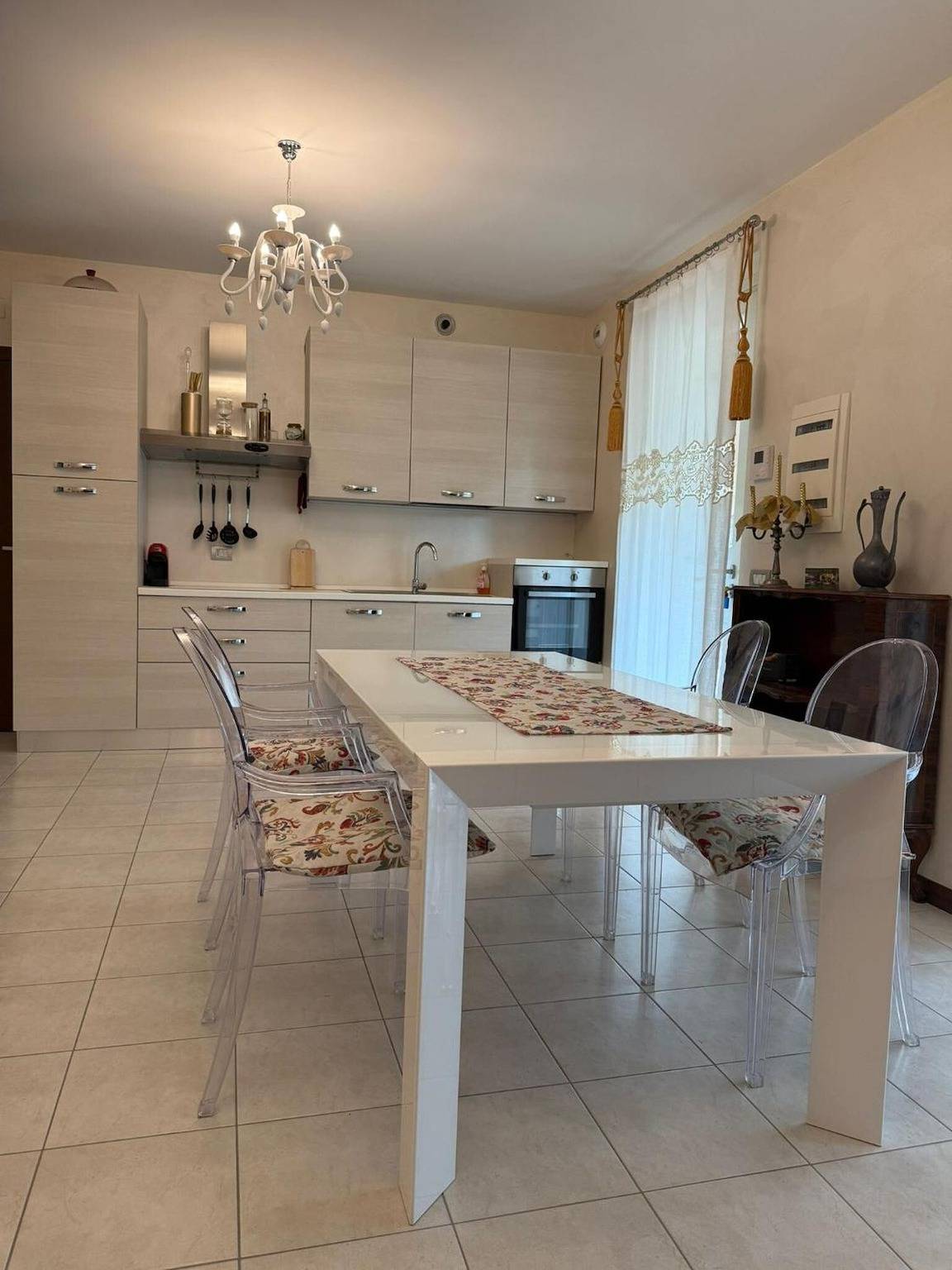 Appartamento intero, Appartamento "Betty's House" con piscina, Wi-Fi e aria condizionata in Peschiera del Garda, Prealpi Gardesane