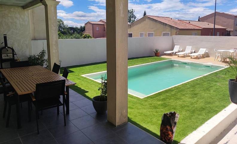 Location de vacances pour 10 personnes, avec Balcon et Jacuzzi ainsi que Terrasse et Jardin à Saint-Gervasy