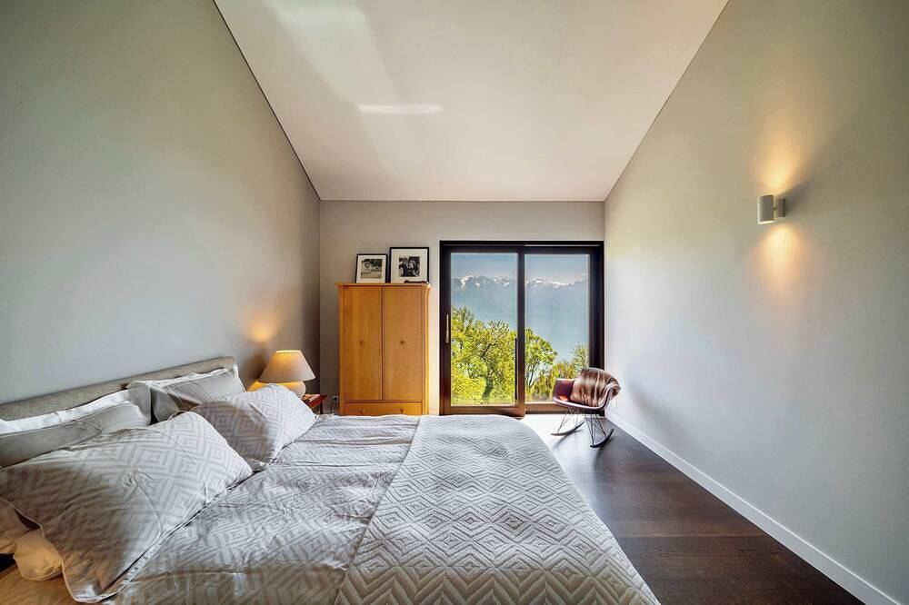 Luxury Villa Retreat with Garden & Lake Views in Le Mont-Pèlerin, Chardonne
