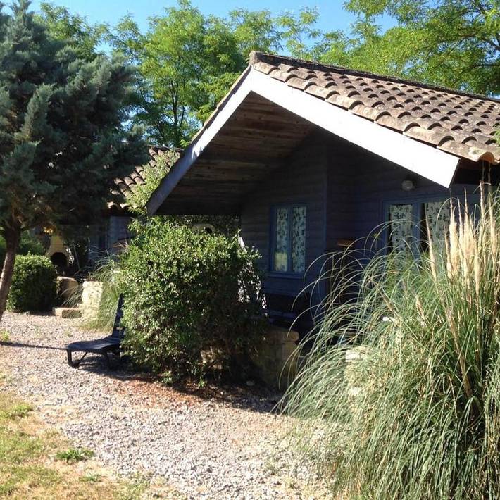 Chalet pour 4 personnes, avec Terrasse et Jardin ainsi que Piscine et Vue