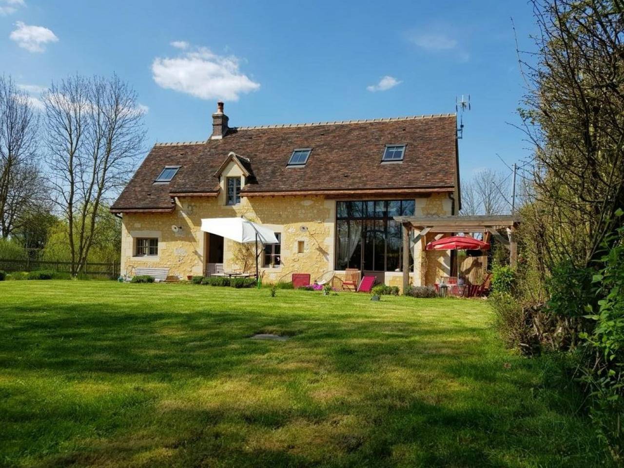 Maison Percheronne Indépendante avec Étang, Jardin et Dépendance, Proche Bellême in Le Pin-la-Garenne, Parc naturel régional du Perche