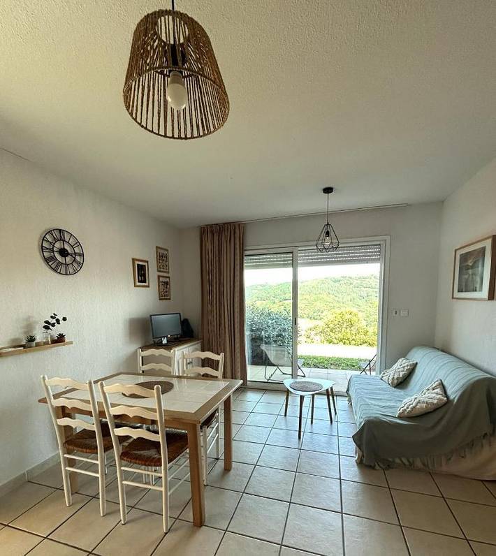 Gîte pour 4 personnes, avec Terrasse ainsi que Piscine et Vue à Trébas