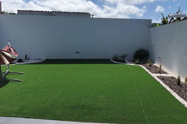 Country house with modern amenities, 5 minutes from the natural pools in Altares, Terceira (Azoren)