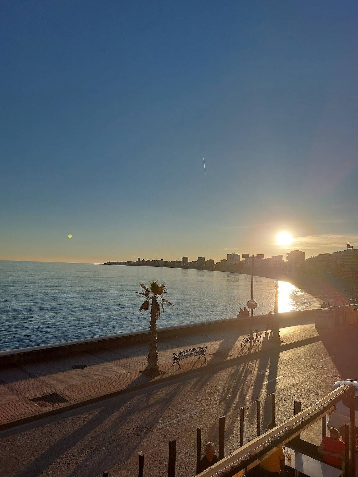Apartamento entero, Apartamento Mediterráneo con Vistas al Mar: Primera Línea, Gran Terraza, A/A, Wi-Fi y Piscina in Torreblanca (Fuengirola), Fuengirola