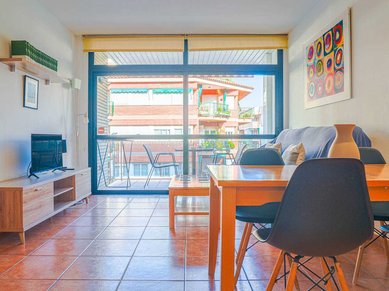 Apartamento entero, Apartamento renovado con terraza, cerca de la playa y parking in Pineda de Mar, Costa del Maresme