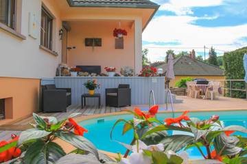 Gîte pour 3 personnes, avec piscine et terrasse dans 