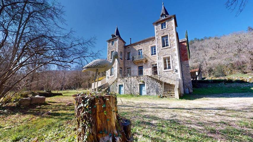 Location de vacances pour 11 personnes, avec jardin et balcon à Saint-Vincent-Rive-d'Olt