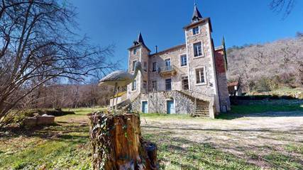 Location de vacances pour 11 personnes, avec jardin et balcon à Saint-Vincent-Rive-d'Olt