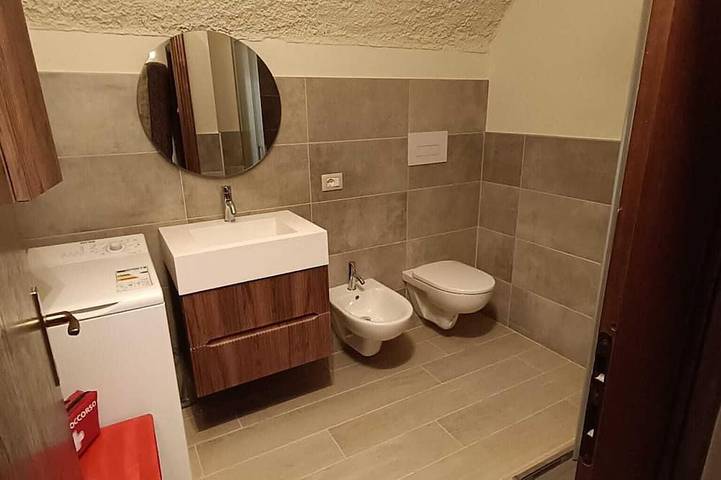 Appartement entier, Appartement pour 4/6 personnes avec piscine partagée - Offres Juin / Septembre in San Felice del Benaco, Montagnes autour du lac de Garde