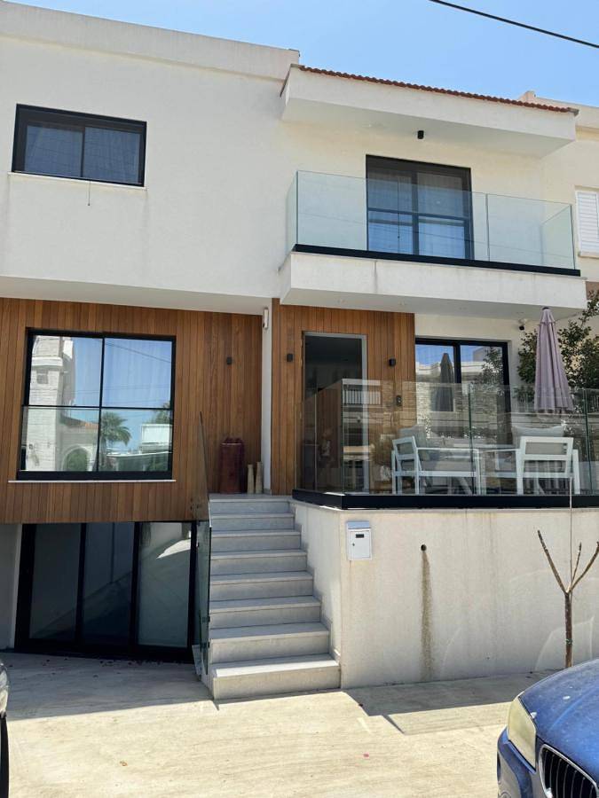 Villa for 7 people, with Balcony and Terrace as well as Garden in Larnaca