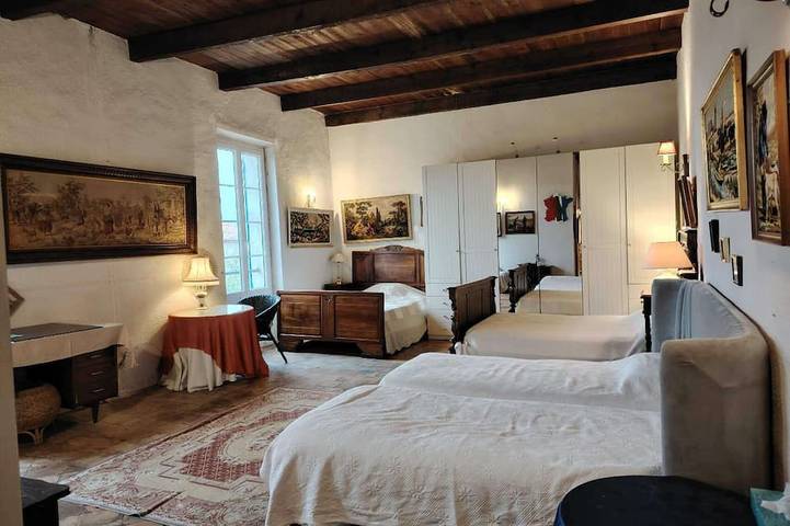 Grand studio Les Volets Bleus 45M2  avec coin de cuisine le long du canal in Sallèles-d'Aude, Côte méditerranéenne (France)