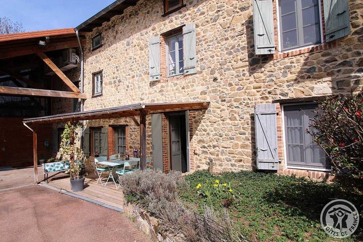 Gîte pour 6 personnes, avec jardin et piscine dans Rhône - 2