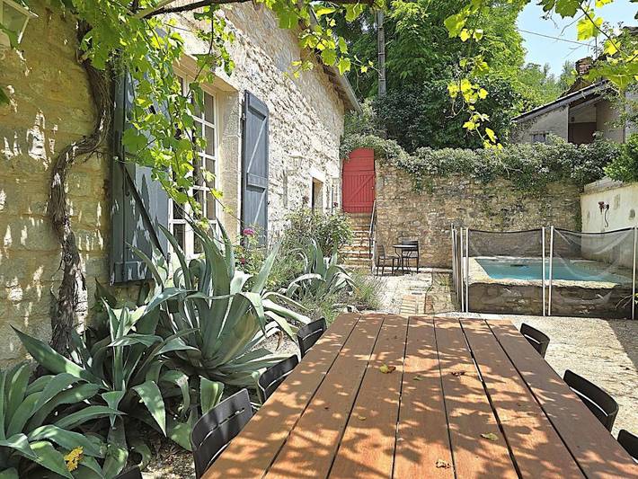 Location de vacances pour 10 personnes, avec Terrasse et Jardin ainsi que Piscine et Vue à Saint-Antonin-Noble-Val