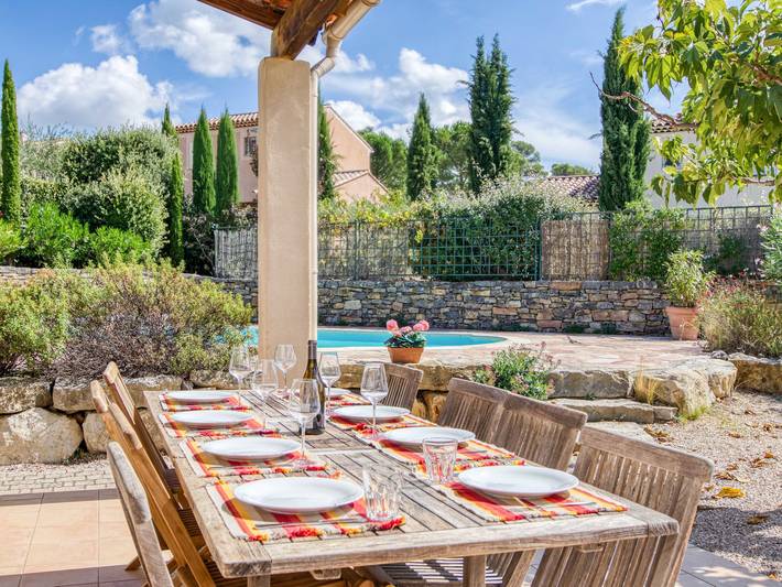 Location de vacances pour 8 personnes, avec terrasse et jardin à Nans-les-Pins - 2
