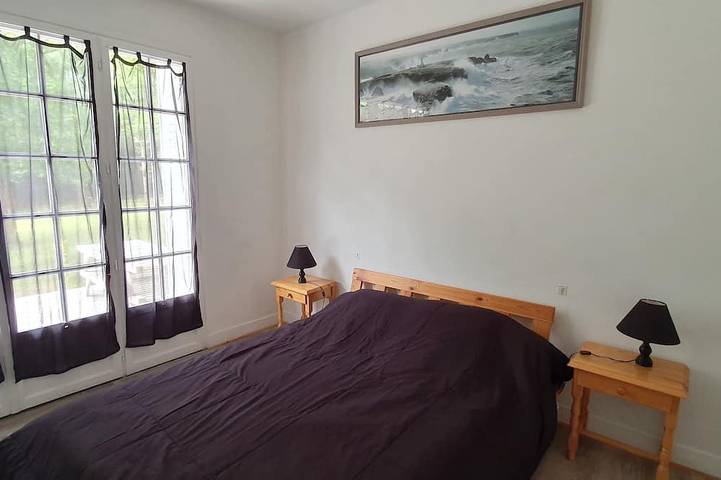 Gîte pour 4 personnes, avec jardin ainsi que terrasse et piscine à Saint-Saud-Lacoussière - 2