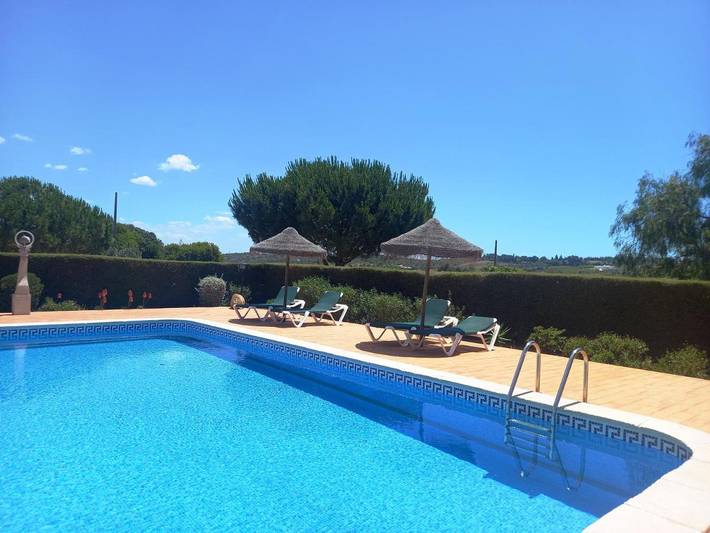 Maison d’hôte pour 4 personnes, avec Terrasse ainsi que Jardin et Piscine dans Odiáxere