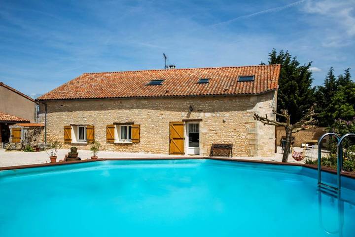 Location de vacances pour 2 personnes, avec Terrasse ainsi que Jardin et Sauna à Chauvigny