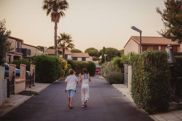 Vakantiepark voor 7 personen, with terras and kinderzwembad as well as whirlpool and zwembad, met huisdier in Zuid-Frankrijk