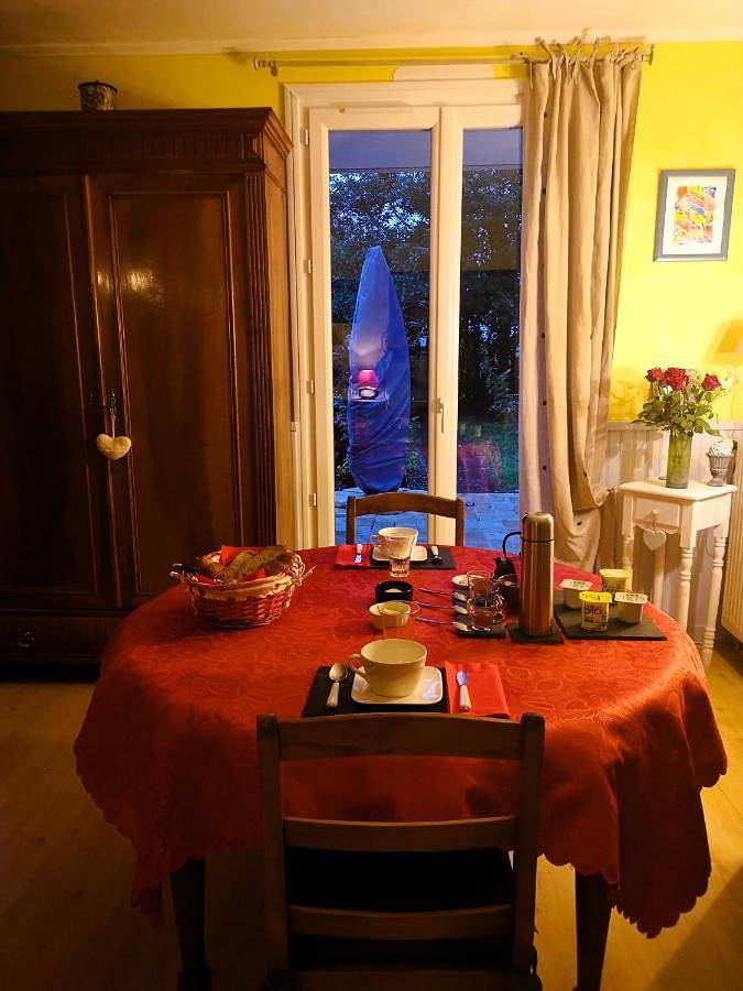 Double Room with Private Bathroom in Onzain, Région de Blois