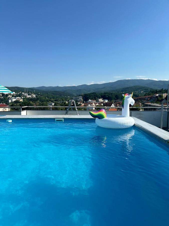 Appartement de vacances pour 3 personnes, avec piscine ainsi que terrasse et vue