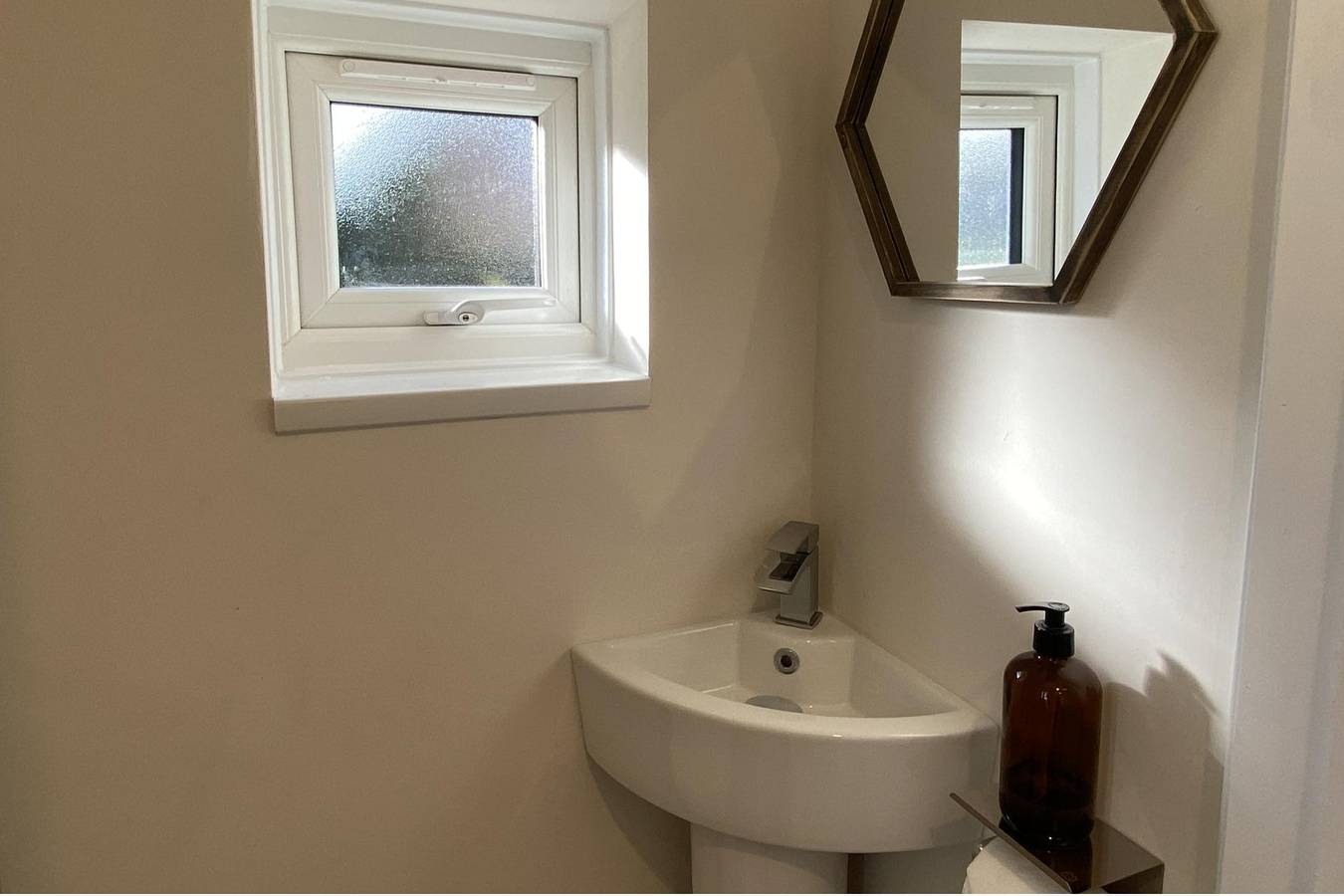 Cozy Bedford Home with 3 Bedrooms in Bedford