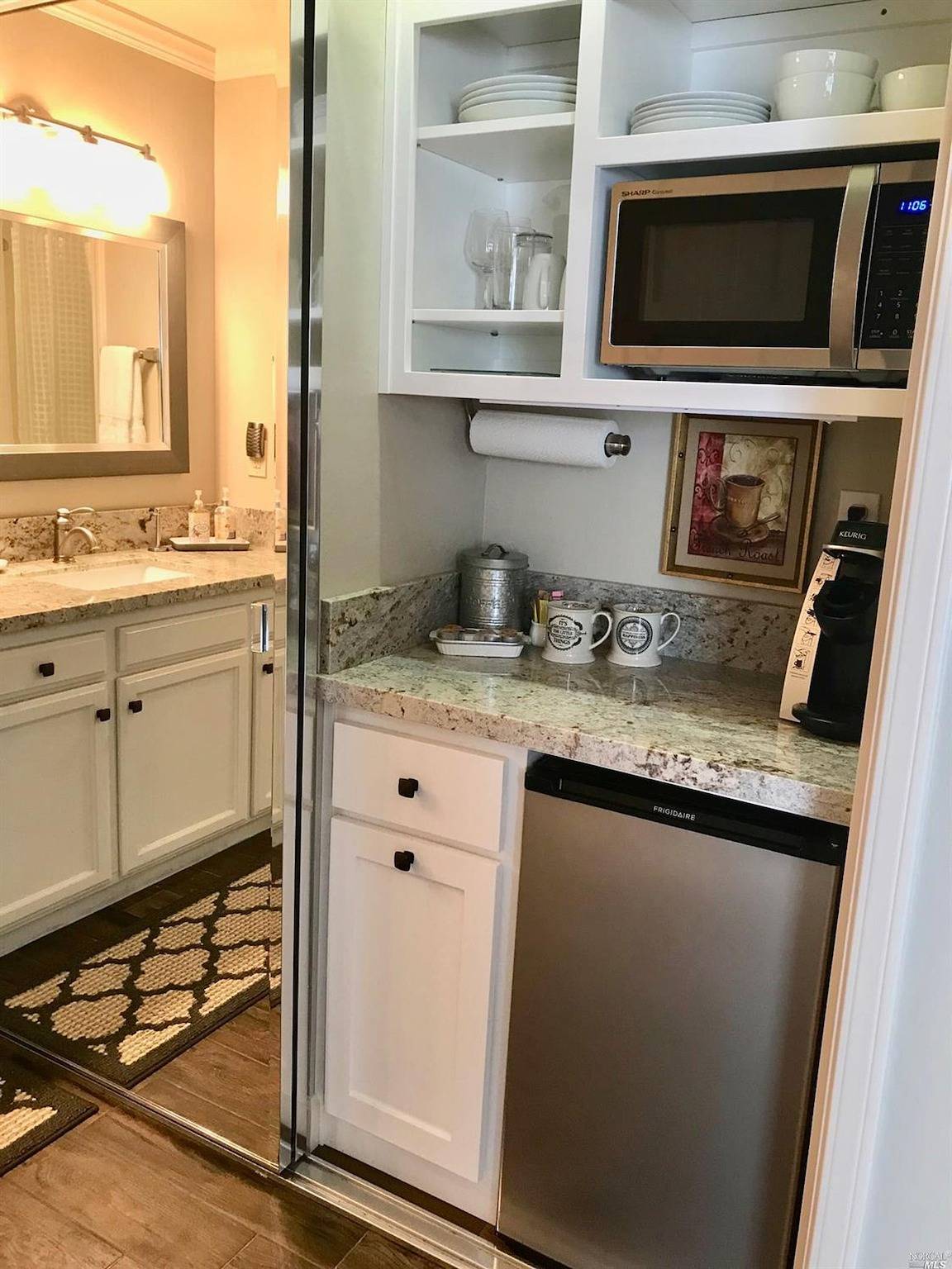 Entire apartment, Elegant Napa Escape   Walk to Wineries   Dining in Napa Valley