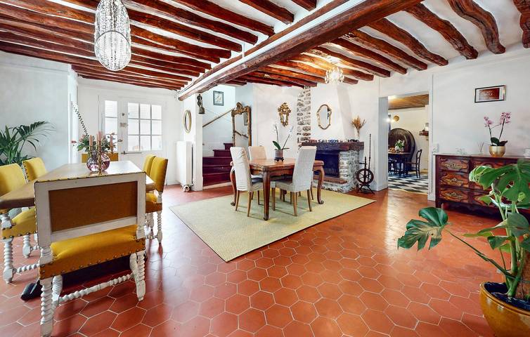 Location de vacances pour 8 personnes, avec terrasse et jardin à Chessy - 4