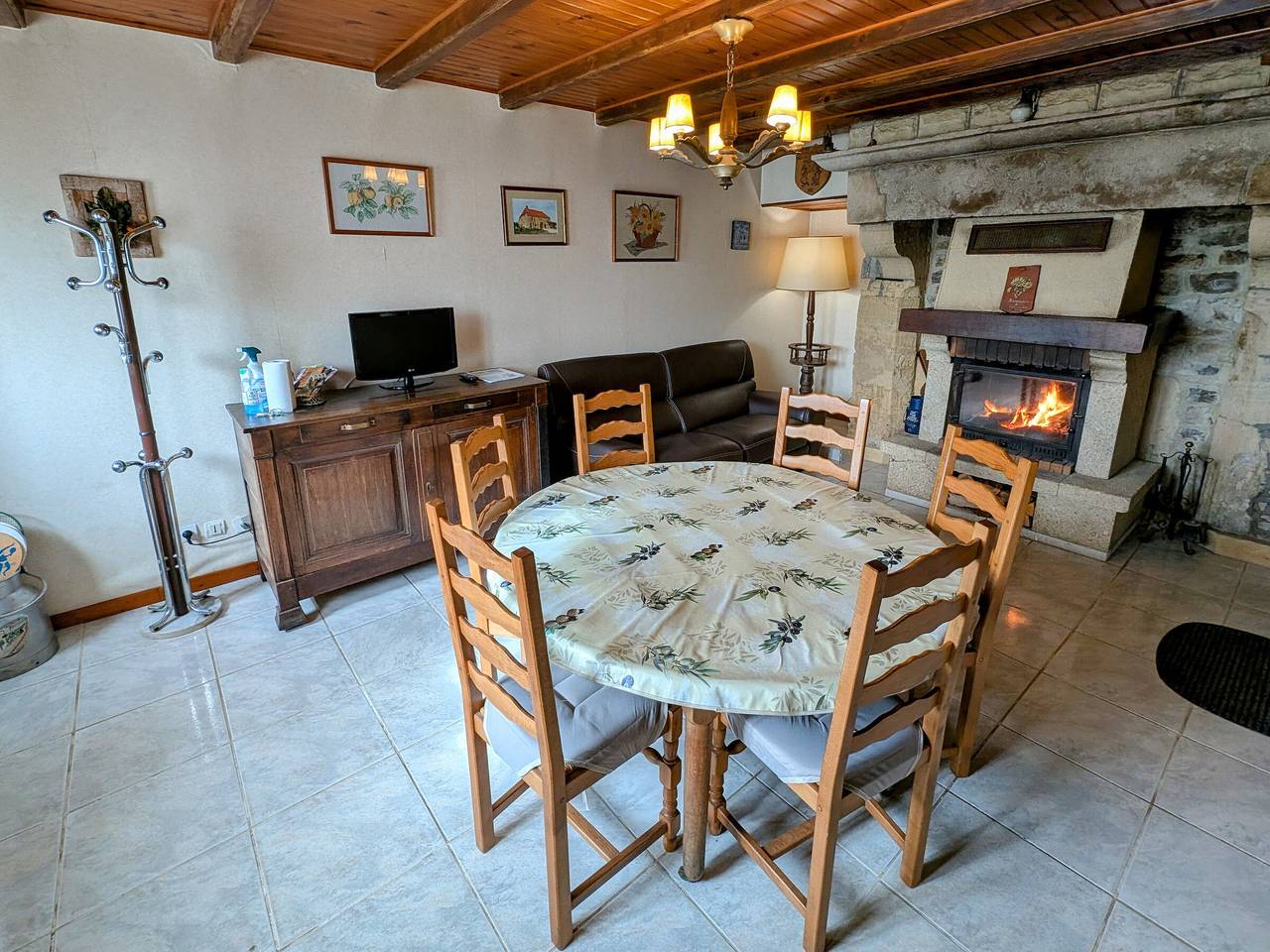Chambre Rose cosy avec kitchenette et terrasse in Melin, Haute-Saône