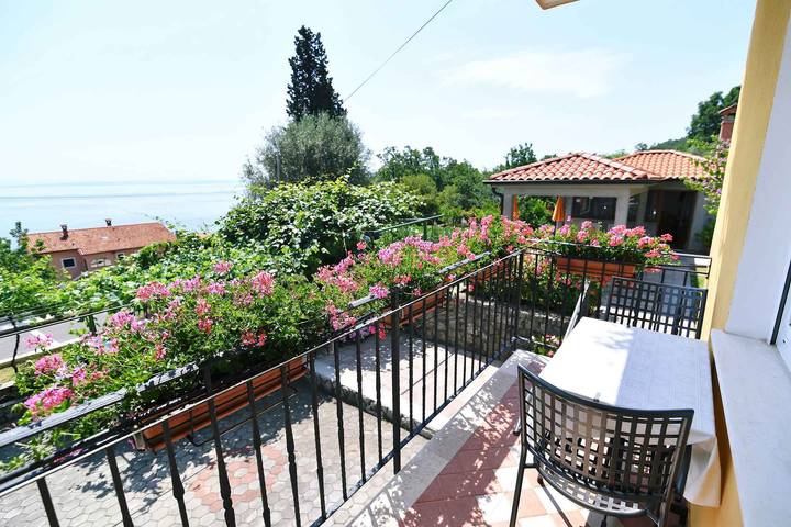 Ferienwohnung für 4 Personen, mit Balkon und Garten in Moscenicka Draga