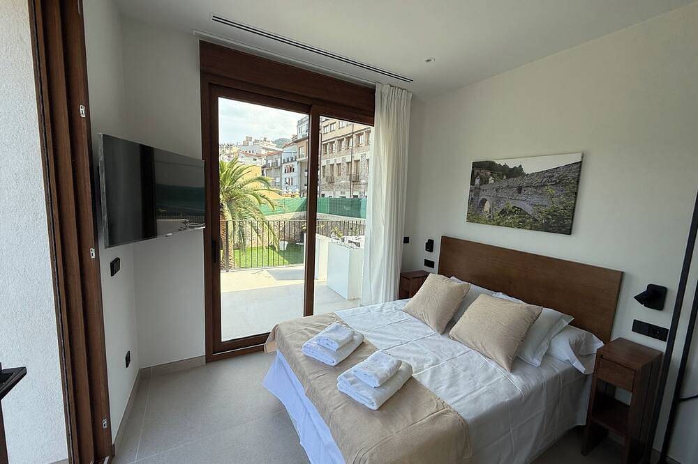 Villa Raquel Montanejos, 12 personas, 6 baños, piscina, jardín, barbacoa. in Montanejos, Provincia de Castellón