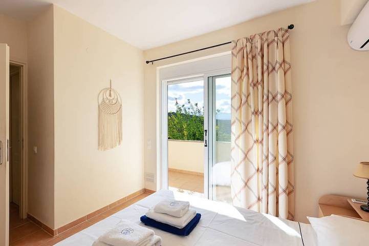 Steps from the Beach, Sunset Views to Remember! in Akrotiri (Chania), Chania region