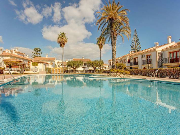 Gîte pour 6 personnes, avec piscine ainsi que balcon et jardin, adapté aux familles à Vera - 2