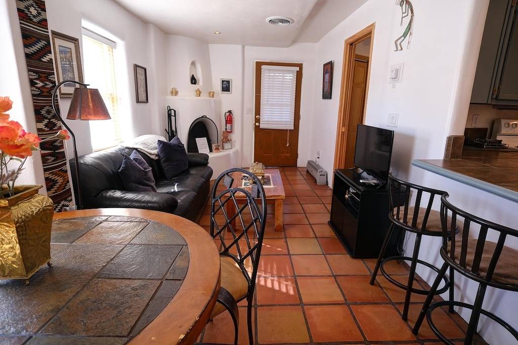 Zweistöckige Casita, Balkon, 5 Schlafplätze, abseits der Plaza in Santa Fe, Santa Fe County