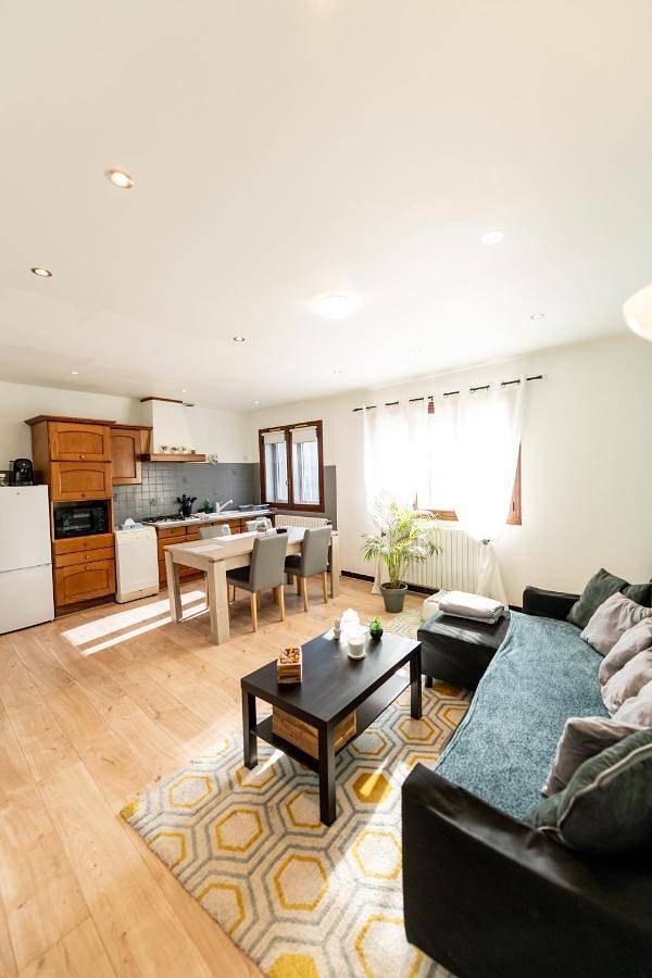 Gîte pour 8 personnes, avec terrasse à Givors - 2