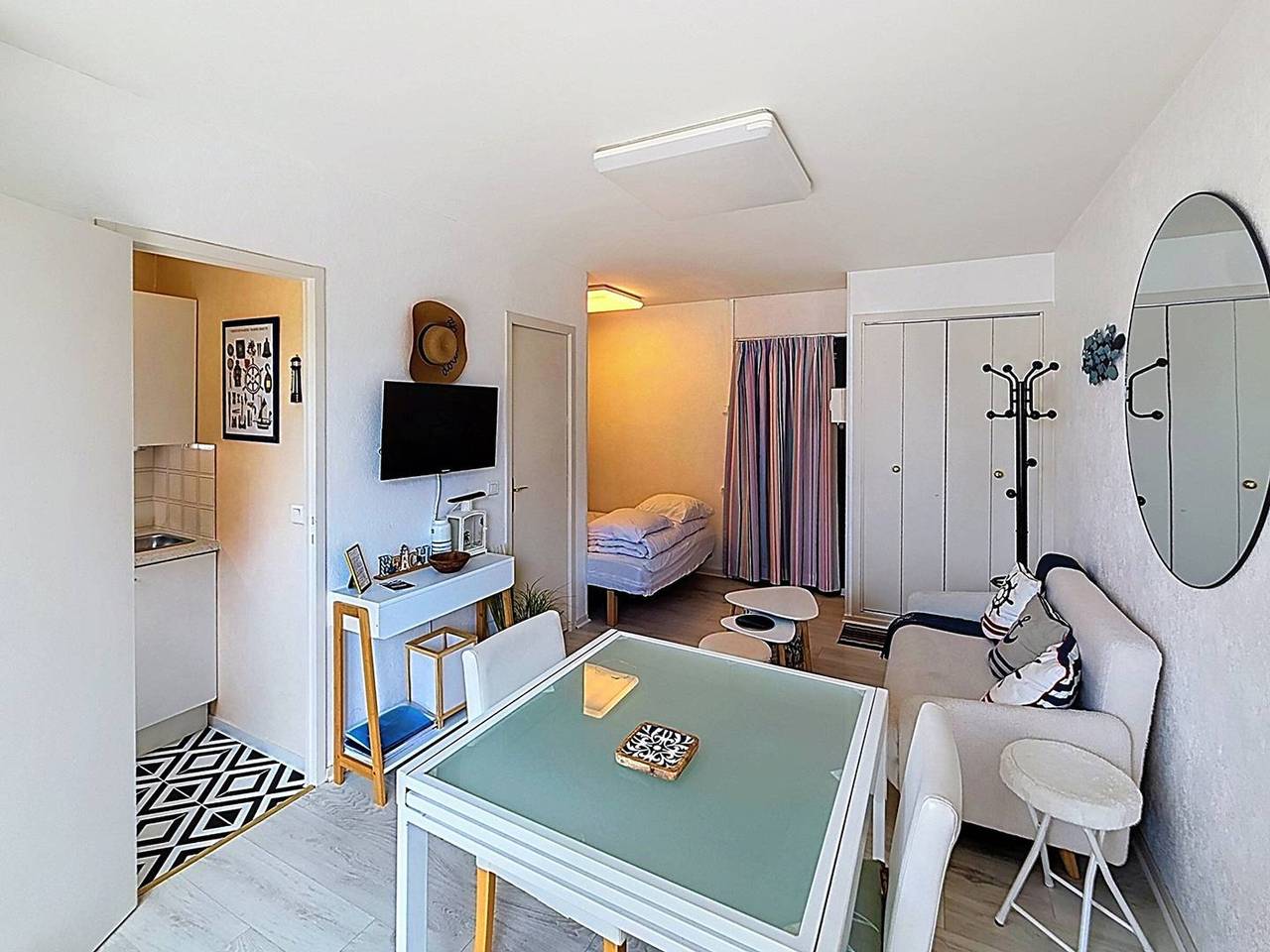 Ganzes Studio, Studio cabine lumineux en front de mer, 4 pers, balcon sud, parking privé, vélos inclus in Merville-Franceville-Plage, Caen und Umgebung