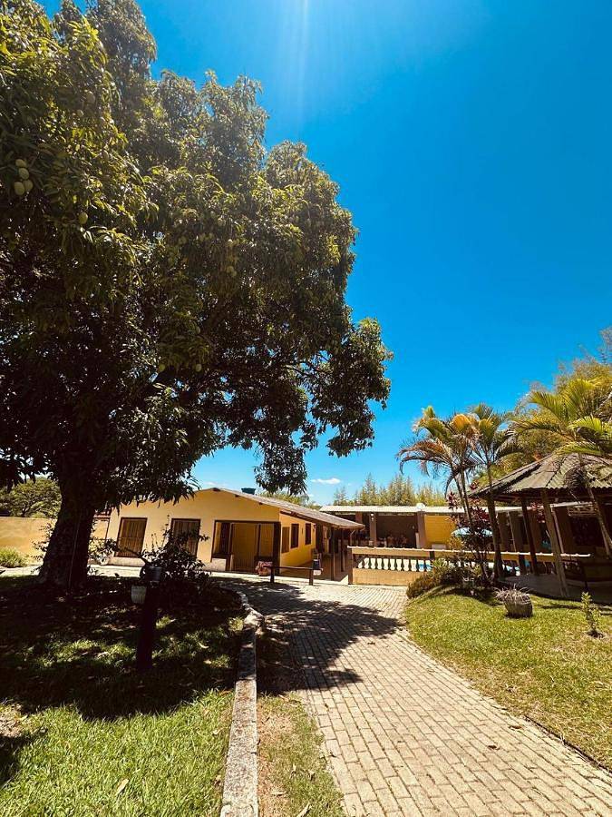 Casas e apartamentos de temporada para 14 pessoas, com piscina e balcão em Guaratinguetá