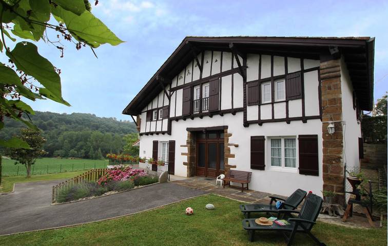 Gîte pour 10 personnes, avec jardin et terrasse
