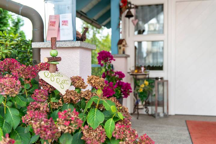 Ganze Wohnung, Ferienwohnung 'Kasperczak' mit Gemeinschaftsgarten, Balkon und Wi-Fi in Uhldingen-Mühlhofen, Region Bodensee-Oberschwaben