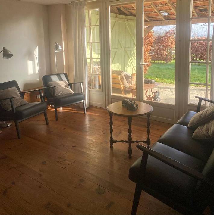 Location de vacances pour 4 personnes, avec vue ainsi que piscine et jardin, adapté aux familles à Saint-Didier-sur-Arroux - 2
