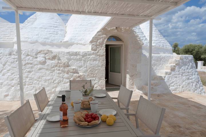 Villa 'Trullo White Dream Con Piscina' with Private Pool, Wi-Fi and Air Conditioning in Ostuni, Salento